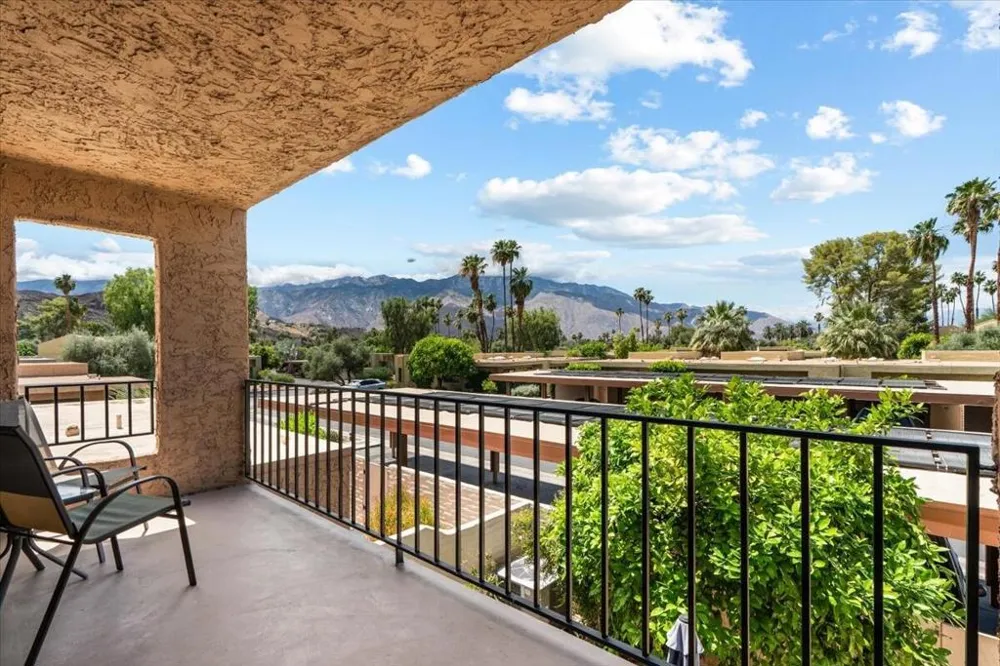 5794 Los Coyotes Drive Palm Springs, CA 92264