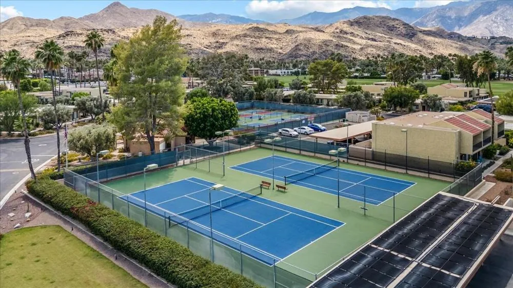 5794 Los Coyotes Drive Palm Springs, CA 92264