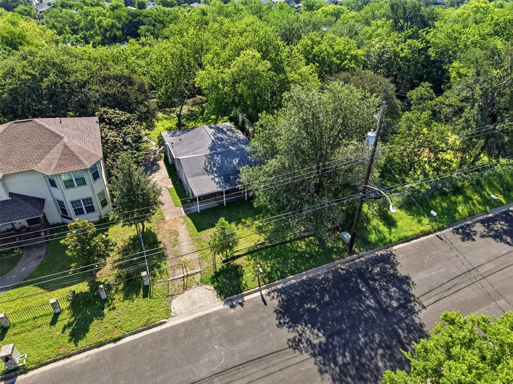 1313 Perez Street Austin, TX 78721