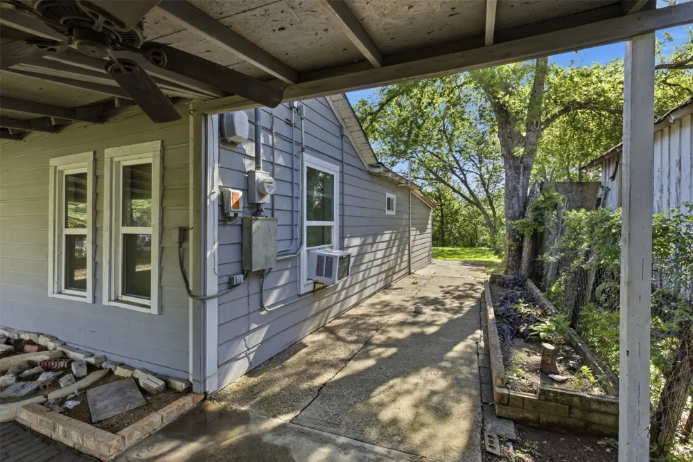1313 Perez Street Austin, TX 78721