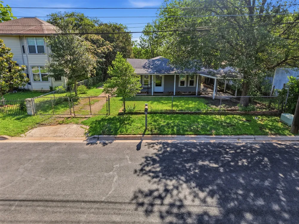 1313 Perez Street Austin, TX 78721