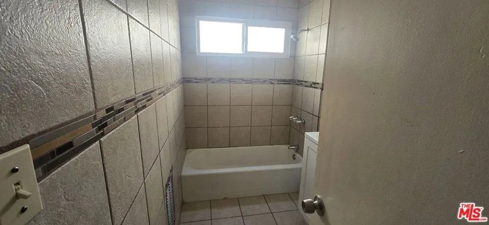 2635 W Imperial Highway #3 Inglewood, CA 90303