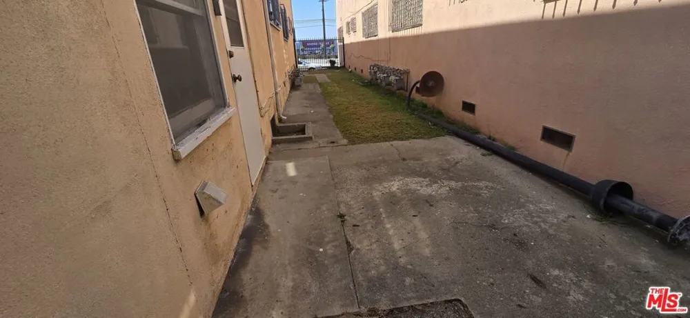 2635 W Imperial Highway #3 Inglewood, CA 90303