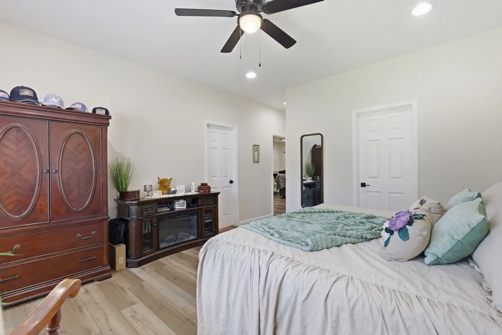 208 Avalon Dr Paris, TN 38242