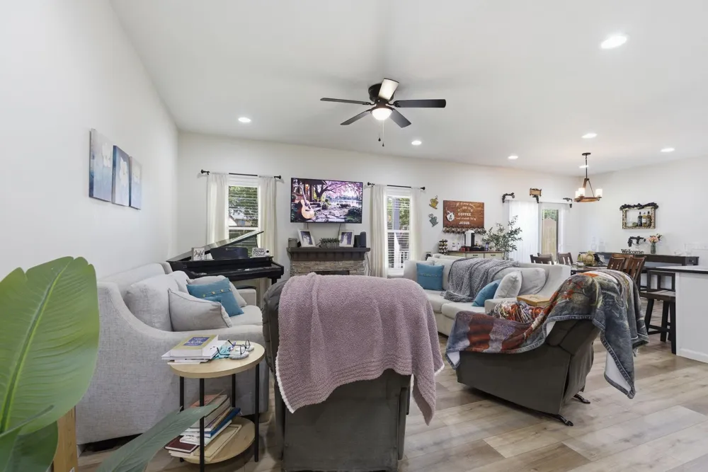 208 Avalon Dr Paris, TN 38242