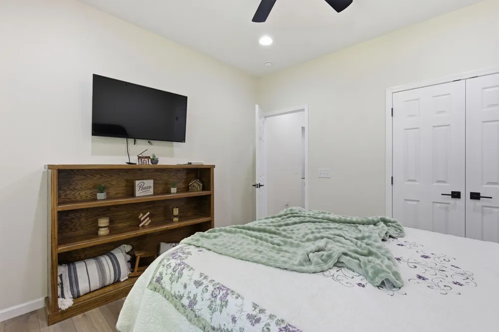 208 Avalon Dr Paris, TN 38242