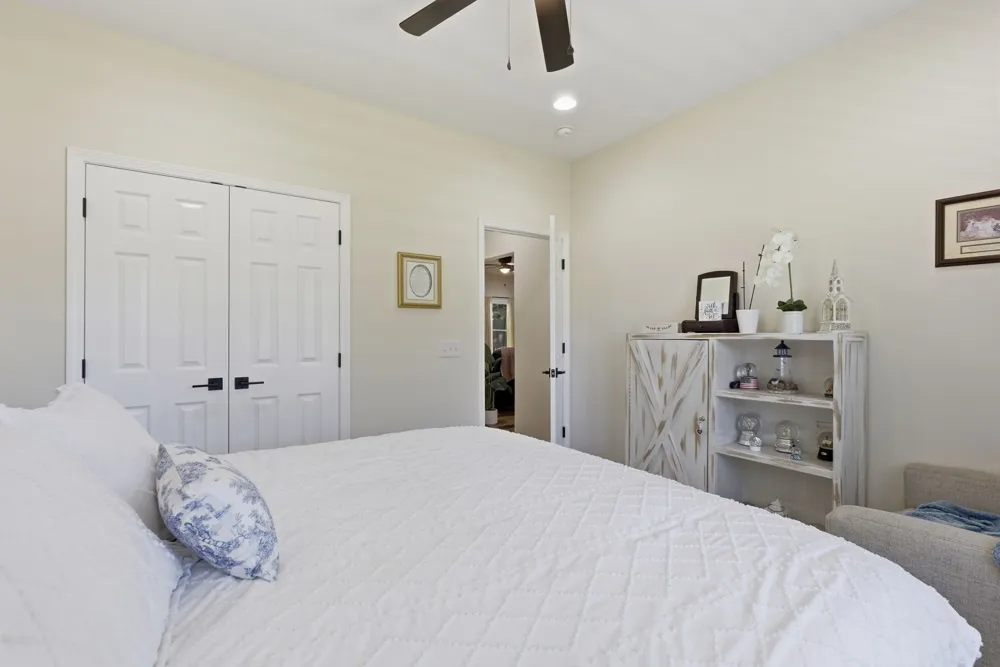 208 Avalon Dr Paris, TN 38242