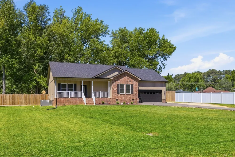 208 Avalon Dr Paris, TN 38242