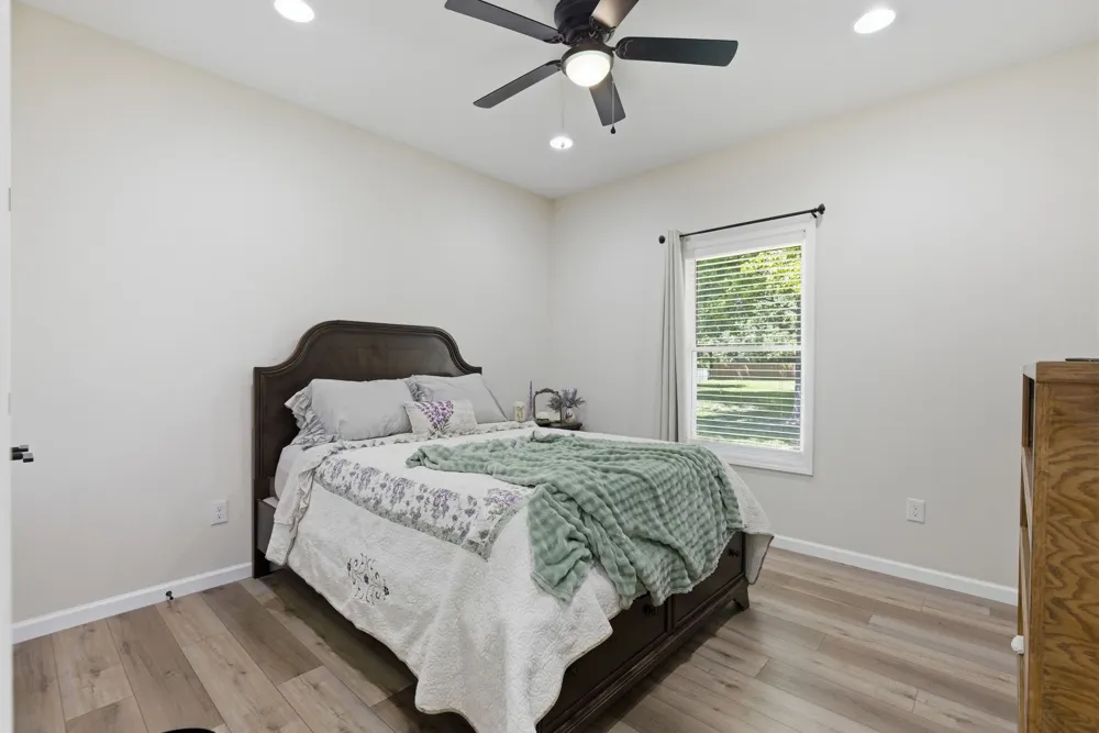 208 Avalon Dr Paris, TN 38242