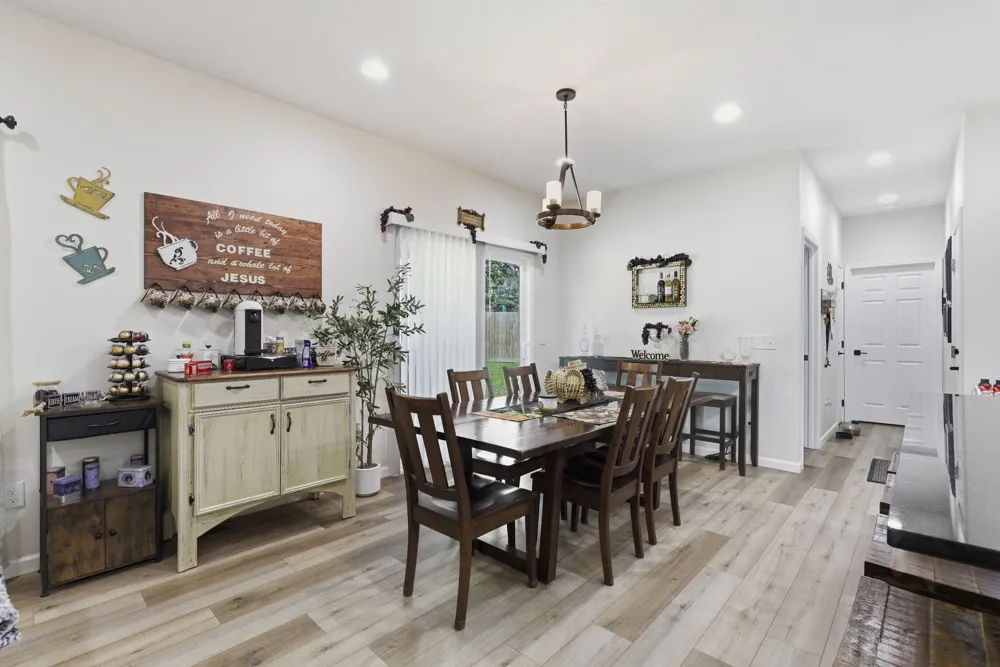 208 Avalon Dr Paris, TN 38242