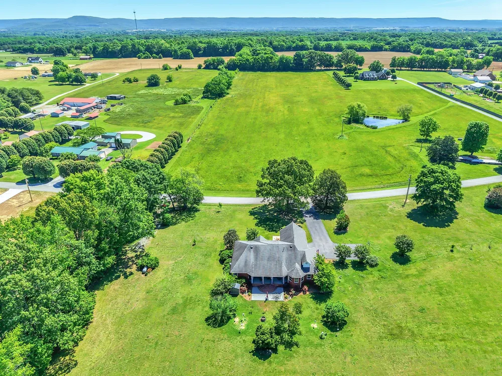 2828 Bains Rd E Hillsboro, TN 37342