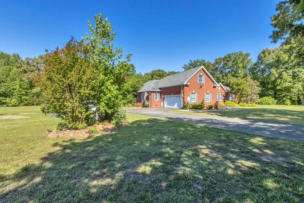 2828 Bains Rd E Hillsboro, TN 37342