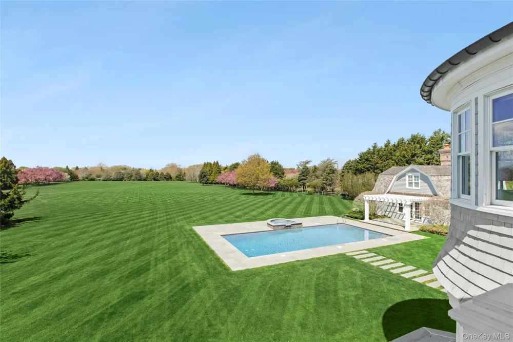 672 Halsey Lane Water Mill, NY 11932
