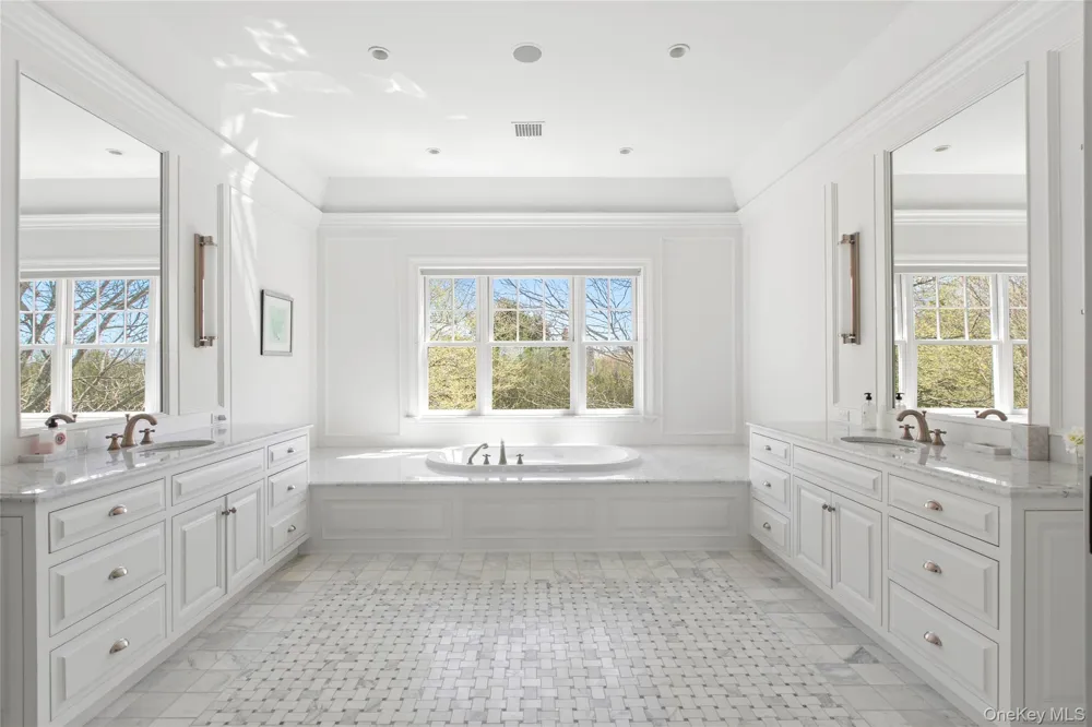 672 Halsey Lane Water Mill, NY 11932
