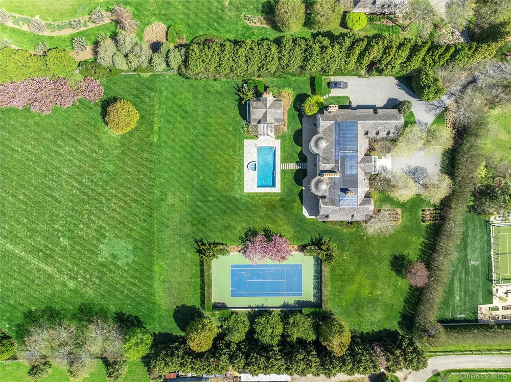 672 Halsey Lane Water Mill, NY 11932