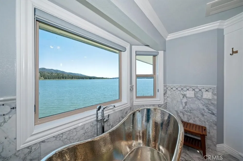 39085 North Shore Drive Fawnskin, CA 92333