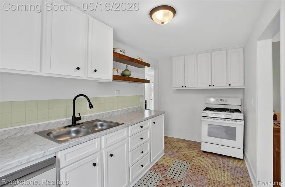 1331 Wolf Court East Lansing City, MI 48823