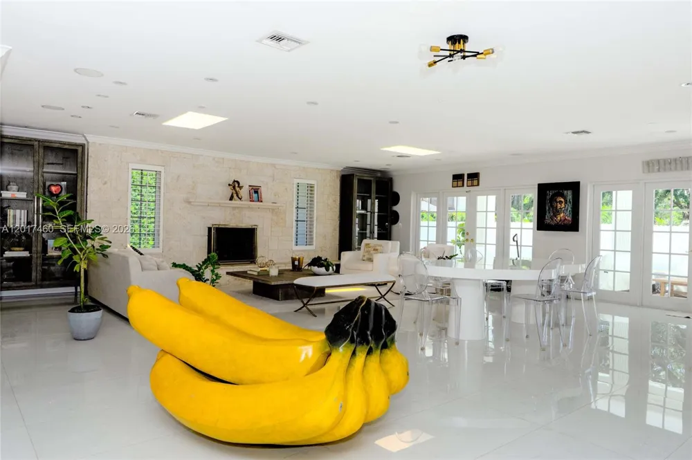 15761 Turnberry Dr Miami Lakes, FL 33014