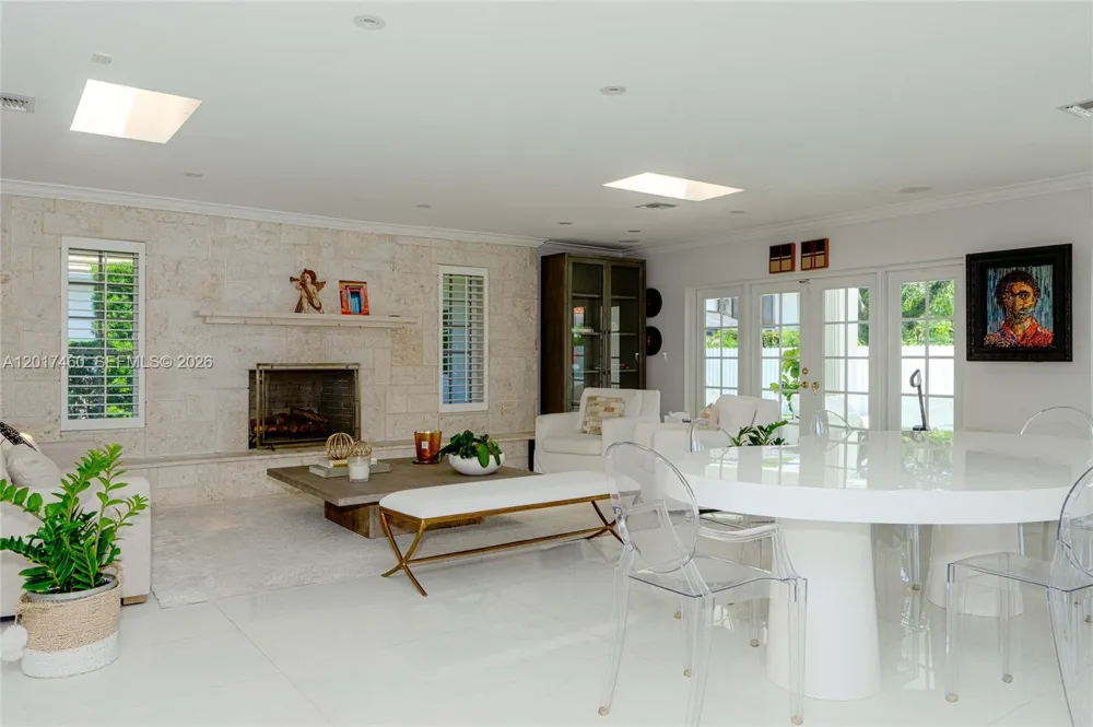 15761 Turnberry Dr Miami Lakes, FL 33014