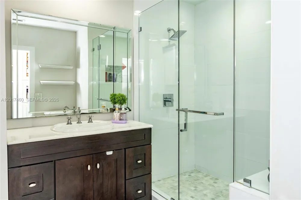15761 Turnberry Dr Miami Lakes, FL 33014