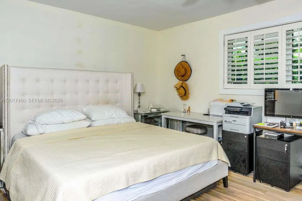 15761 Turnberry Dr Miami Lakes, FL 33014