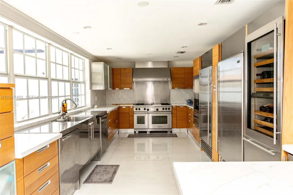 15761 Turnberry Dr Miami Lakes, FL 33014