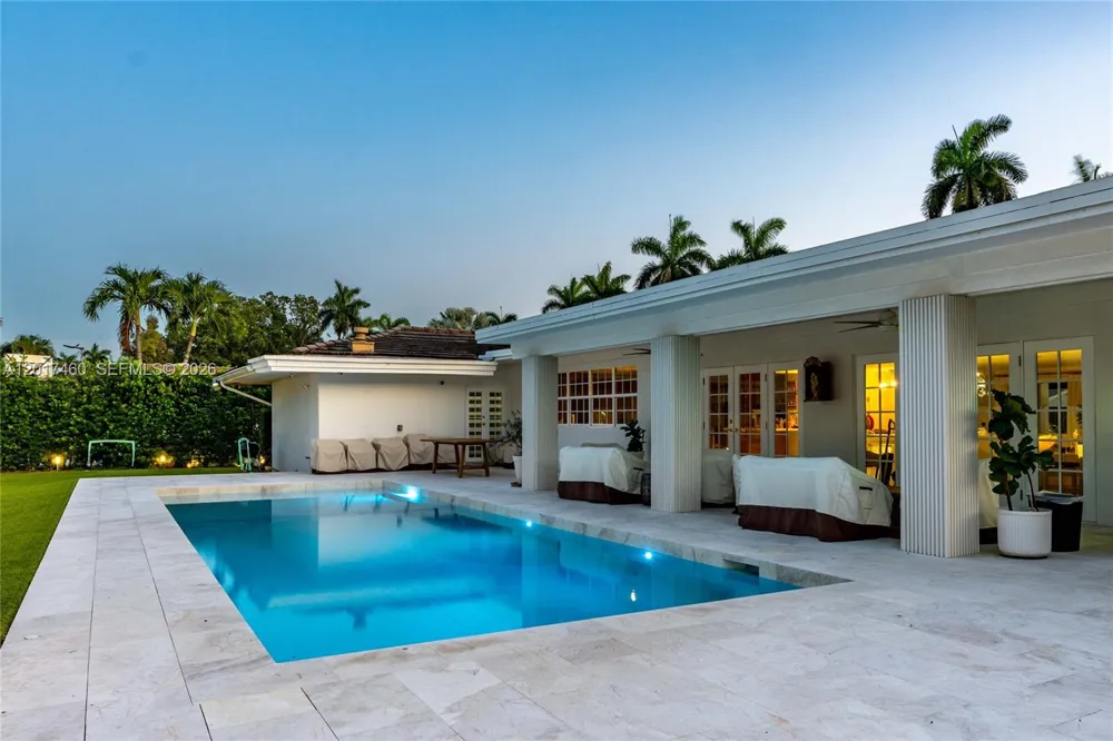 15761 Turnberry Dr Miami Lakes, FL 33014