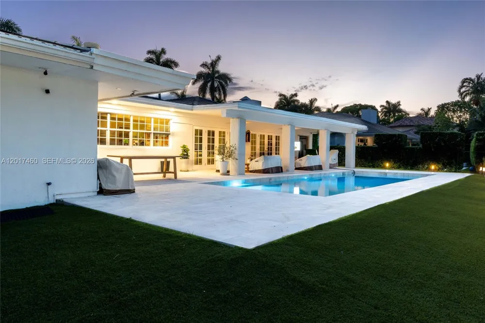 15761 Turnberry Dr Miami Lakes, FL 33014