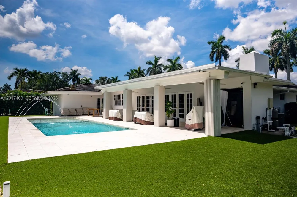 15761 Turnberry Dr Miami Lakes, FL 33014