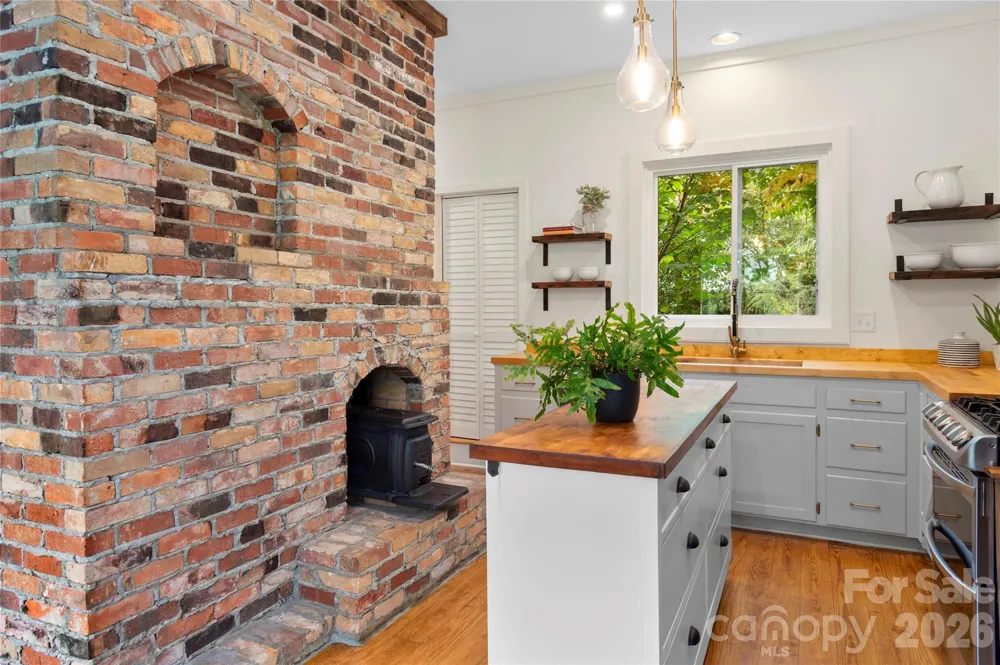 528 Padgettown Road Black Mountain, NC 28711