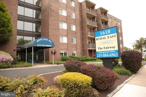 1610 THE FAIRWAY #510W