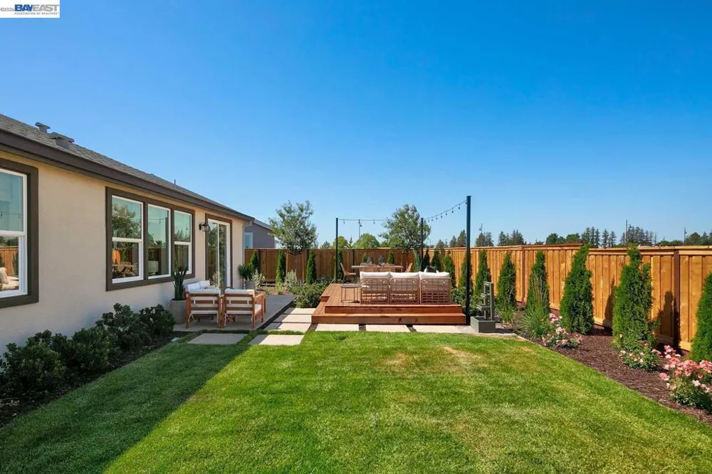 1306 Parkcrest Circle Manteca, CA 95336