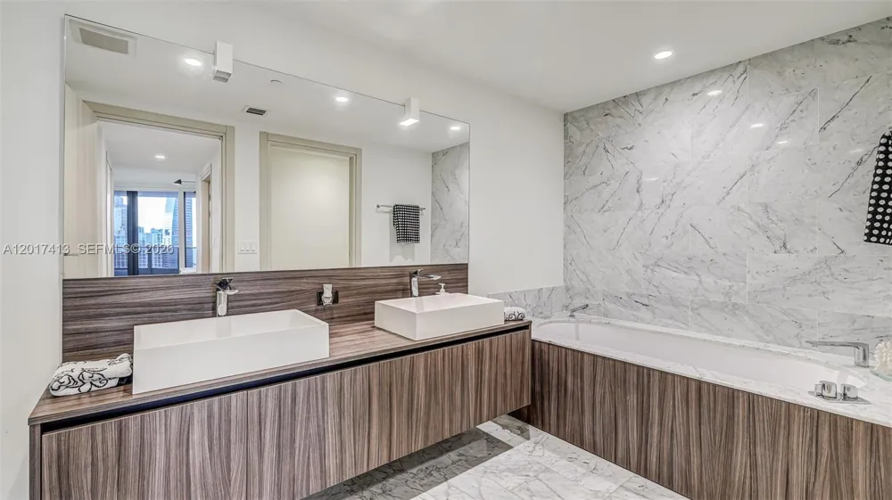 1000 Brickell Plz #3002 Miami, FL 33131