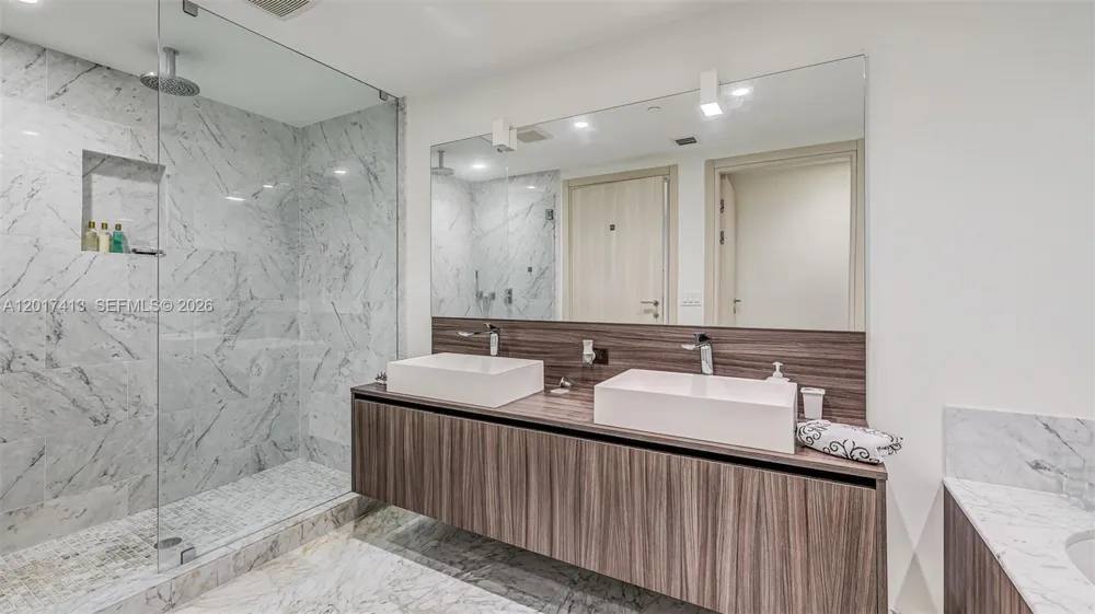 1000 Brickell Plz #3002 Miami, FL 33131