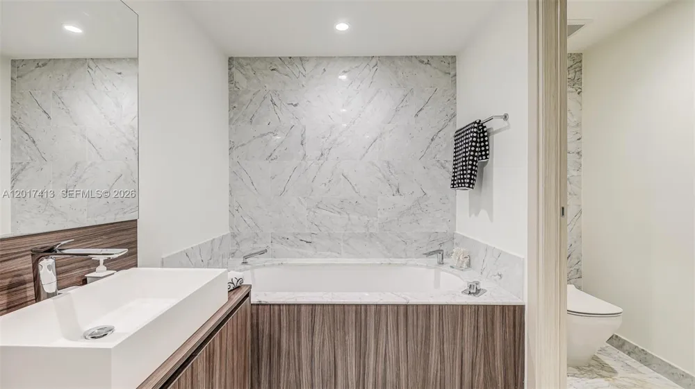 1000 Brickell Plz #3002 Miami, FL 33131