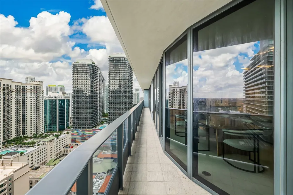 1000 Brickell Plz #3002 Miami, FL 33131