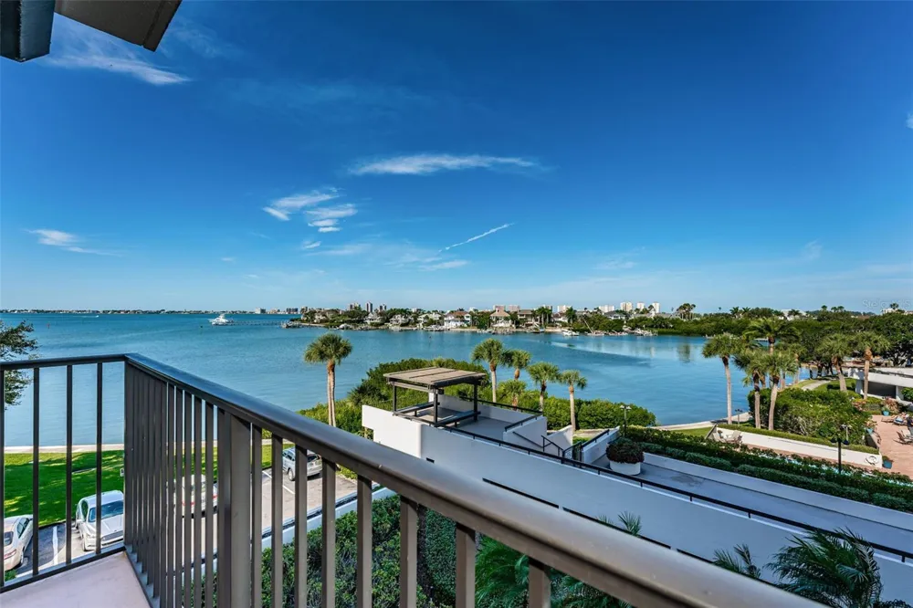 6 BELLEVIEW BOULEVARD #306 Belleair, FL 33756