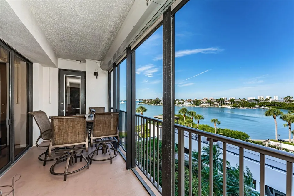 6 BELLEVIEW BOULEVARD #306 Belleair, FL 33756