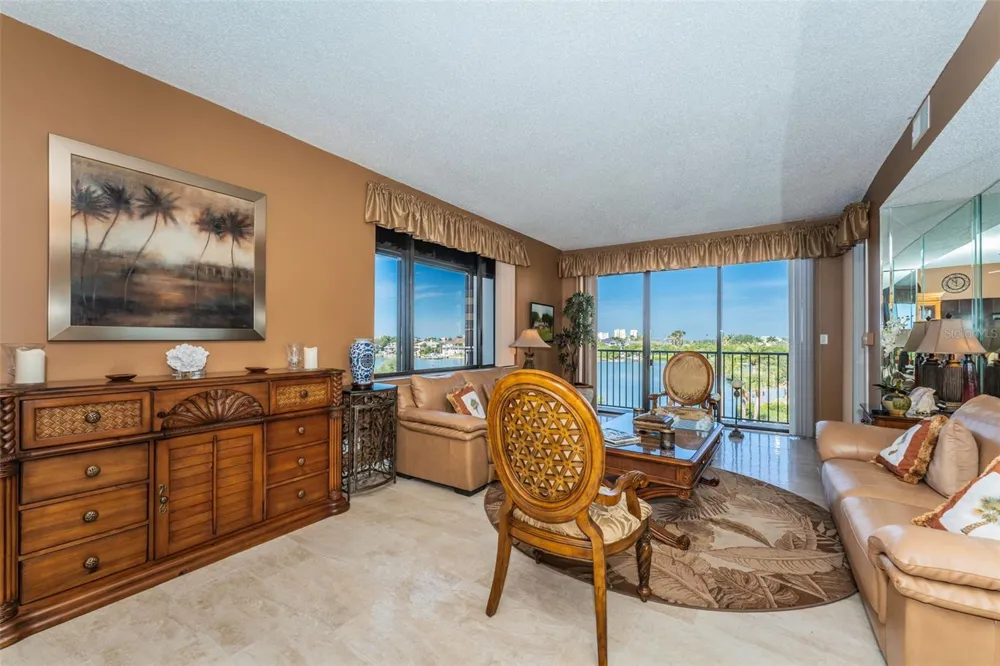 6 BELLEVIEW BOULEVARD #306 Belleair, FL 33756