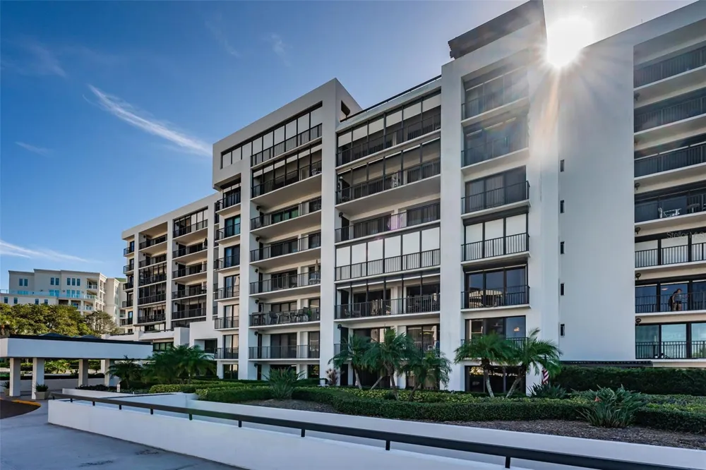 6 BELLEVIEW BOULEVARD #306 Belleair, FL 33756