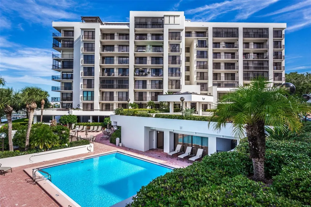 6 BELLEVIEW BOULEVARD #306 Belleair, FL 33756