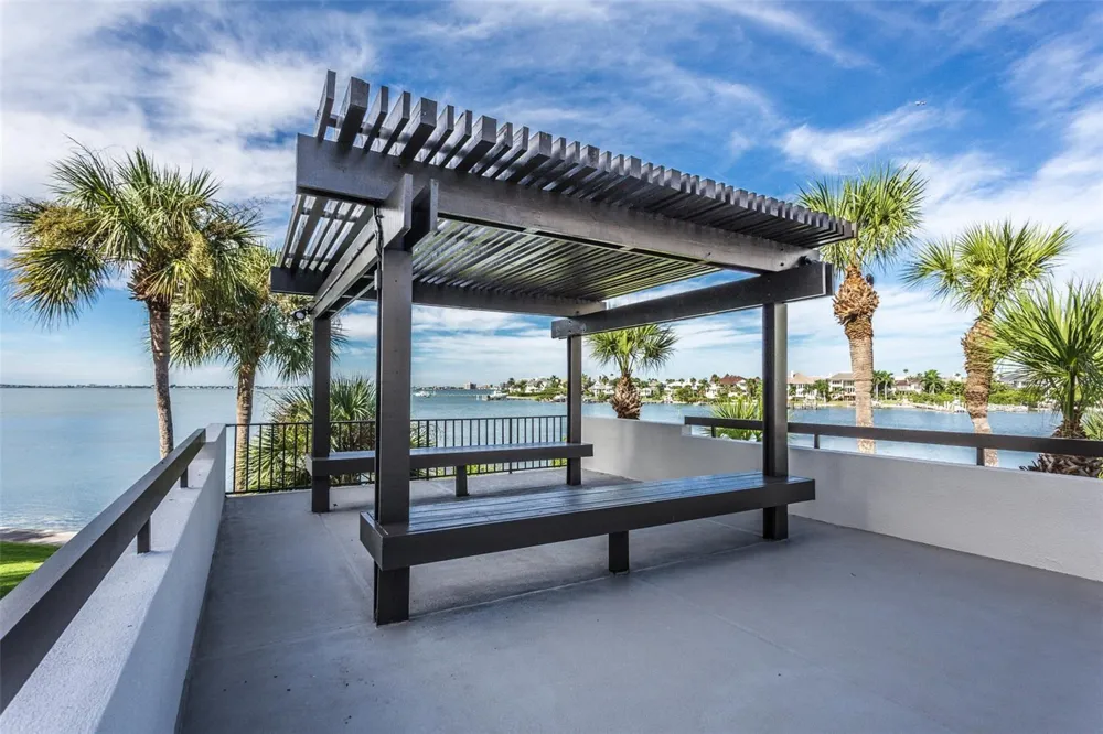 6 BELLEVIEW BOULEVARD #306 Belleair, FL 33756