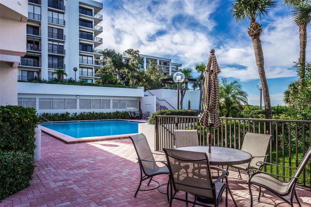 6 BELLEVIEW BOULEVARD #306 Belleair, FL 33756