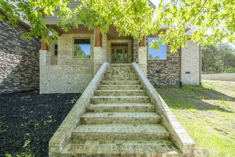 621 Bradley Ln