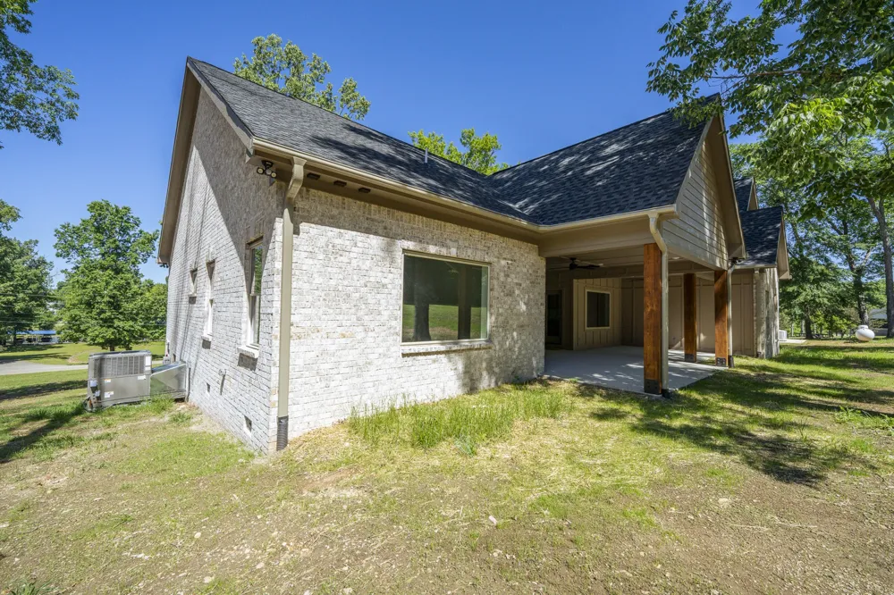 621 Bradley Ln Bath Springs, TN 38311