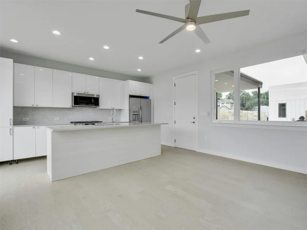 313 Blackson Avenue #B Austin, TX 78752