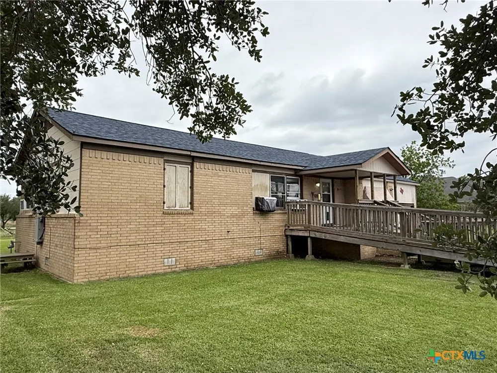 105 Sanders Street Palacios, TX 77465