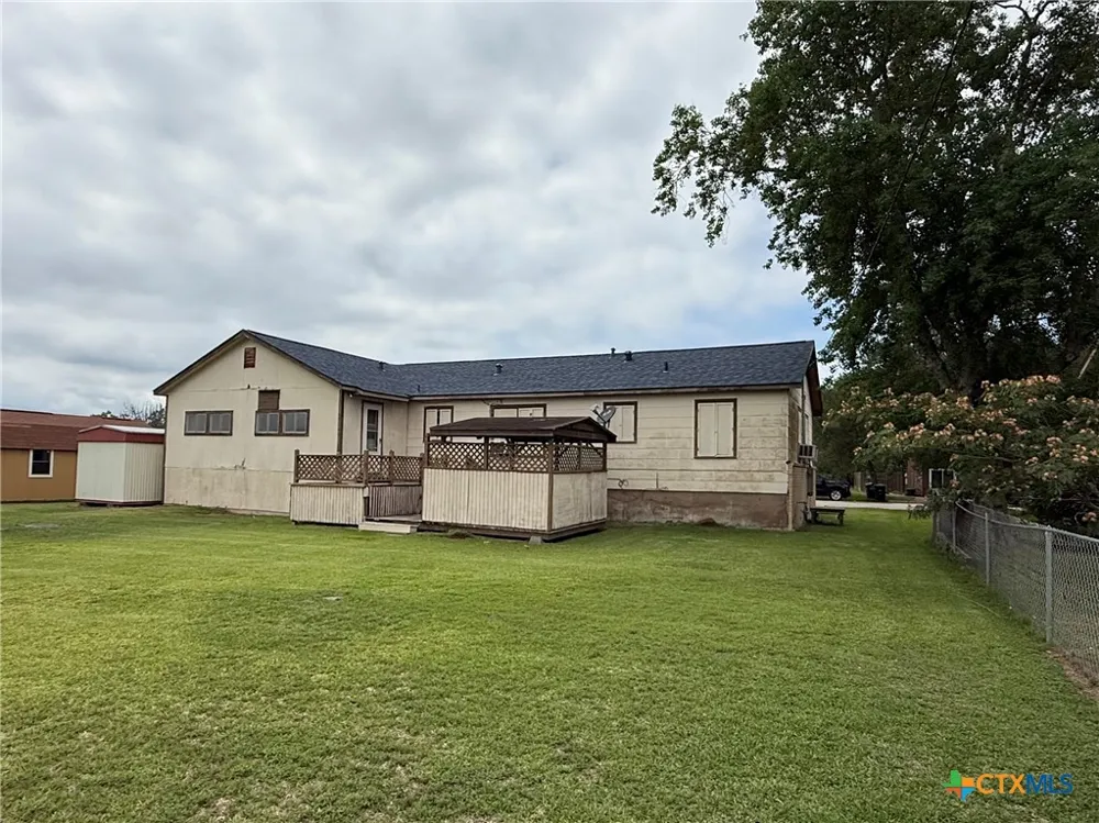 105 Sanders Street Palacios, TX 77465