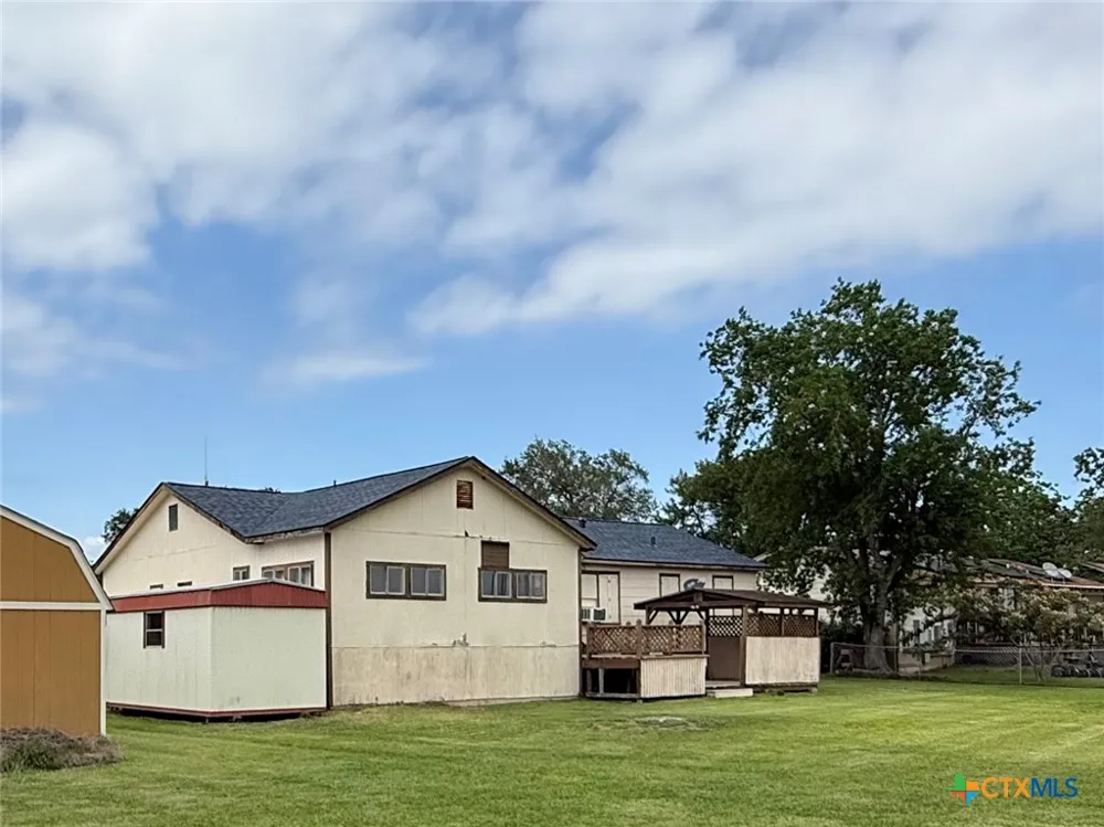 105 Sanders Street Palacios, TX 77465