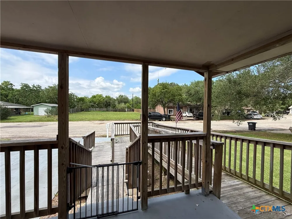 105 Sanders Street Palacios, TX 77465